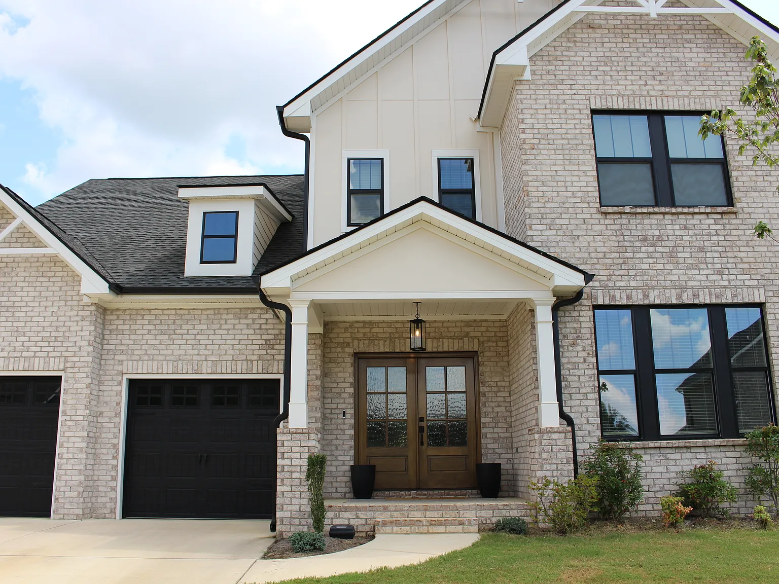 5 bed, 3238 sqft, $3,200 — Photo 4