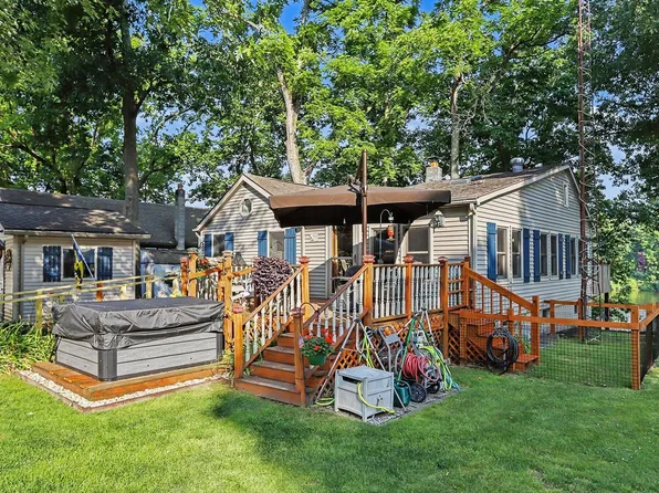 58650 River Heights Dr, Three Rivers, MI 49093