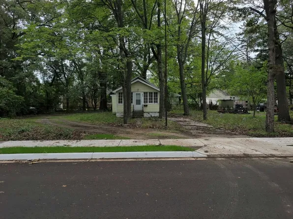 3316 Sanford St, Muskegon Heights, MI 49444