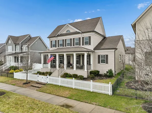 1566 Drakes Creek Rd, Hendersonville, TN 37075