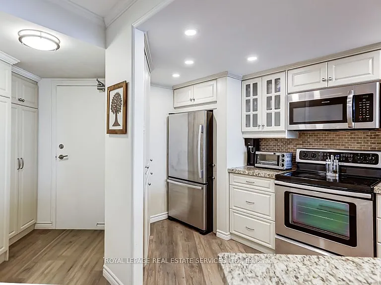 77 Maitland Pl #Penthouse 23 — Photo 7