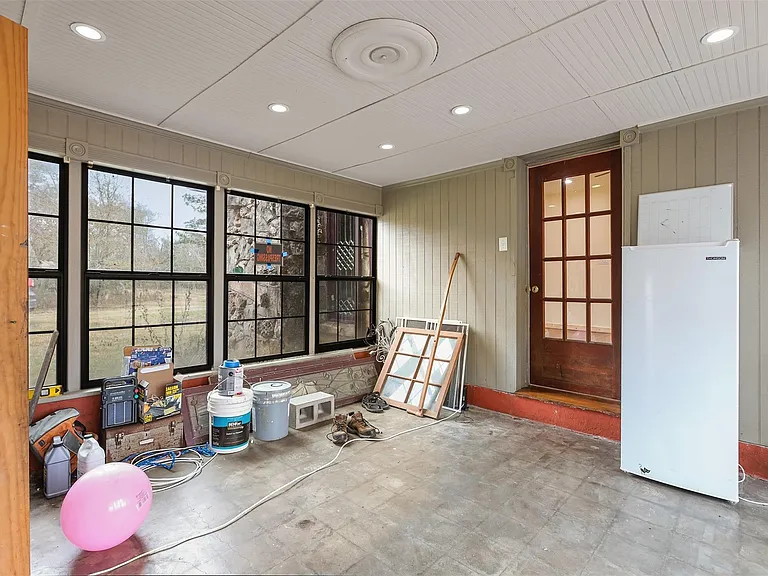 9009 Lazy Ln — Photo 34