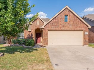 10524 Rising Knoll Ln, Fort Worth, TX 76131