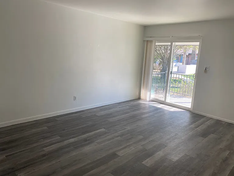 743 E Coronado Rd — Photo 8