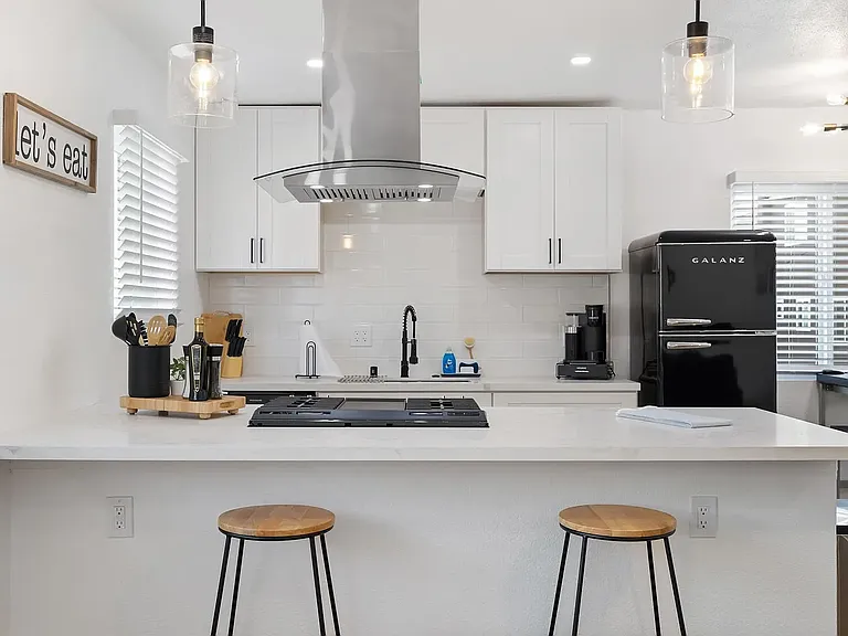 613 Florence St #D — Photo 2