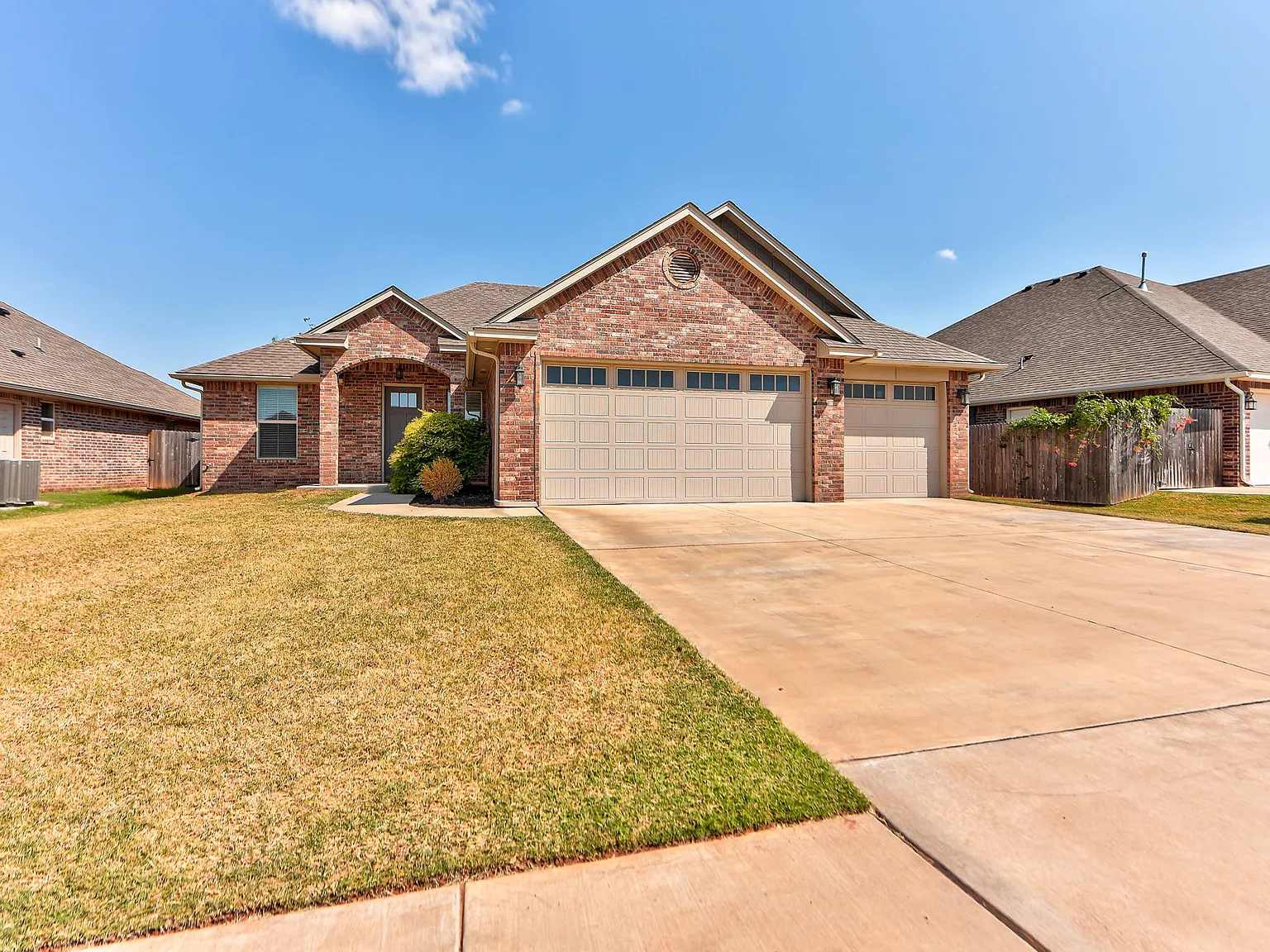 4 bed, 2000 sqft, $2,395 — Photo 2