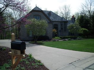 111 W Dogwood Ct, Mequon, WI 53092