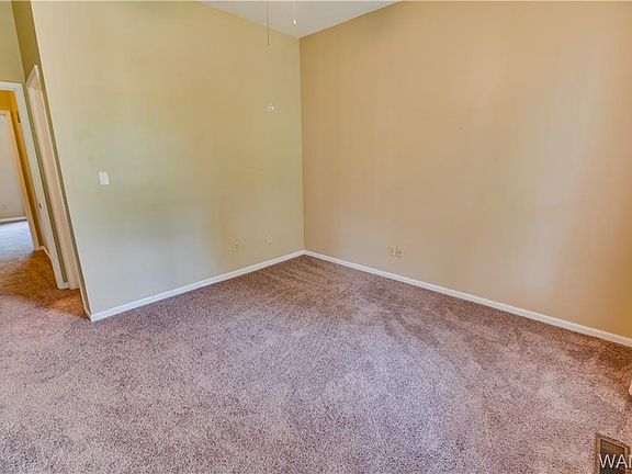 2nd image of 205 E Riverbend Cmns