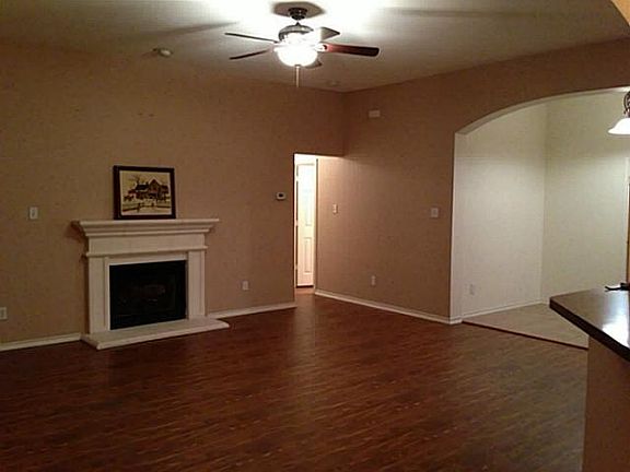4th image of 402 Tierra Ln