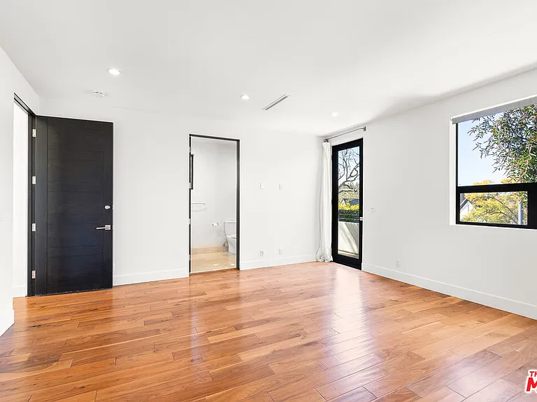 528 N Crescent Heights Blvd — Photo 23