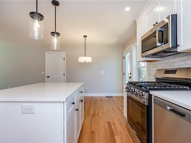 83 Cadora Ave — Photo 22