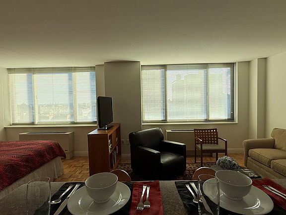 3rd image of 1500 Lexington Ave APT 22B