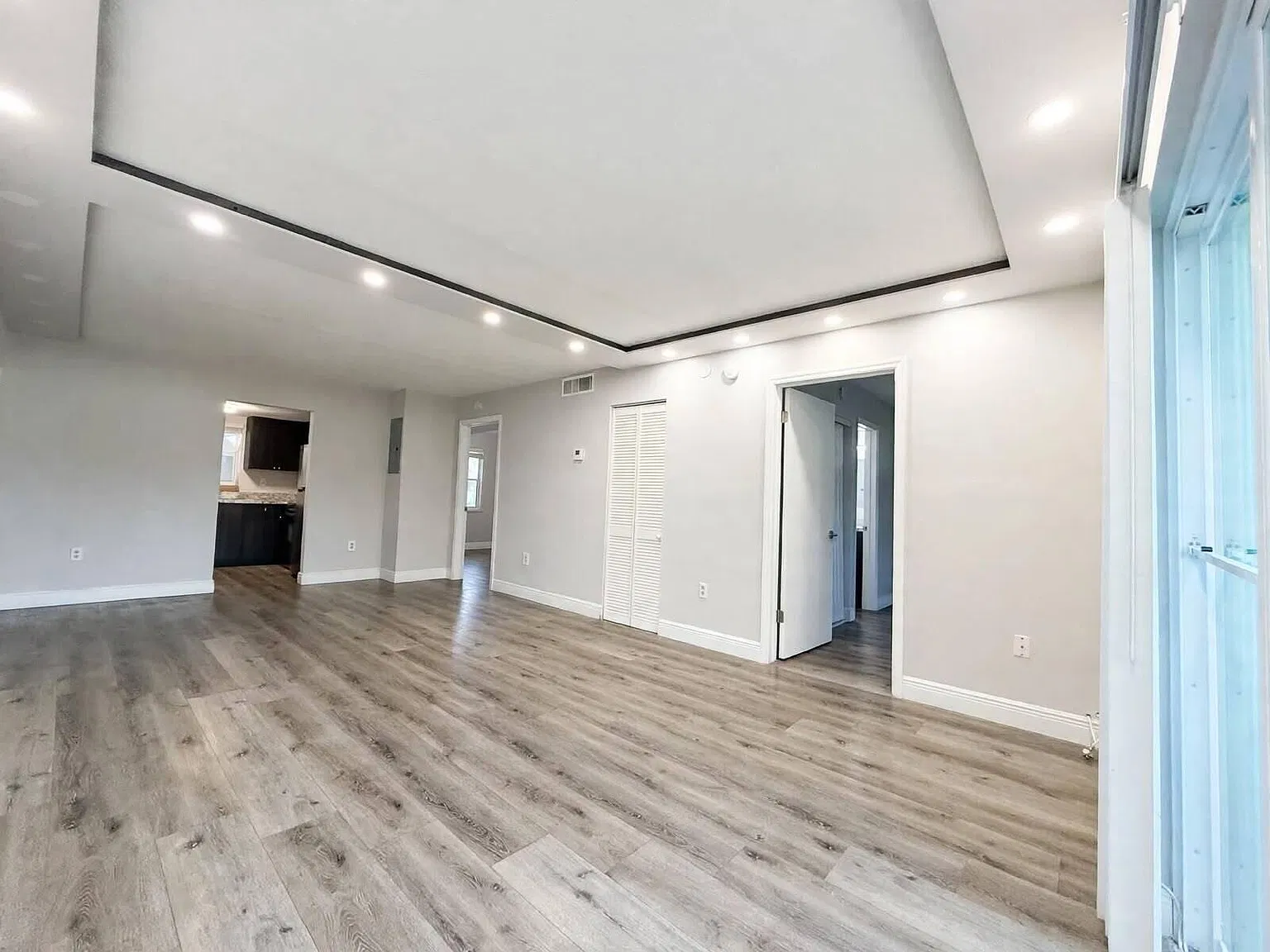 2 bed, 2.0 bath, 806 sqft, $2,450 — Photo 3