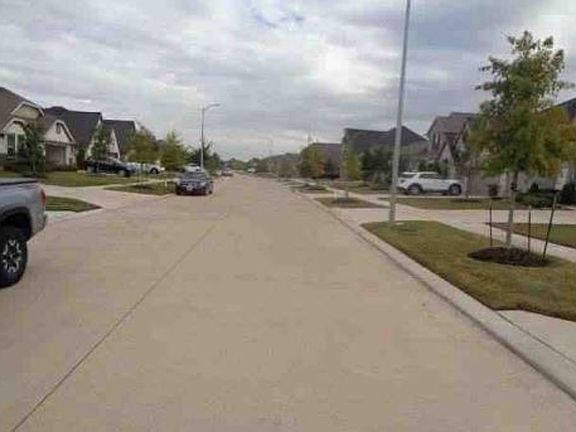 Exterior Neighborhood (street photo)