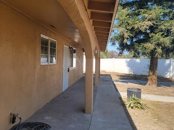 1035 N Linnell Avenue, Farmersville, CA 93223
