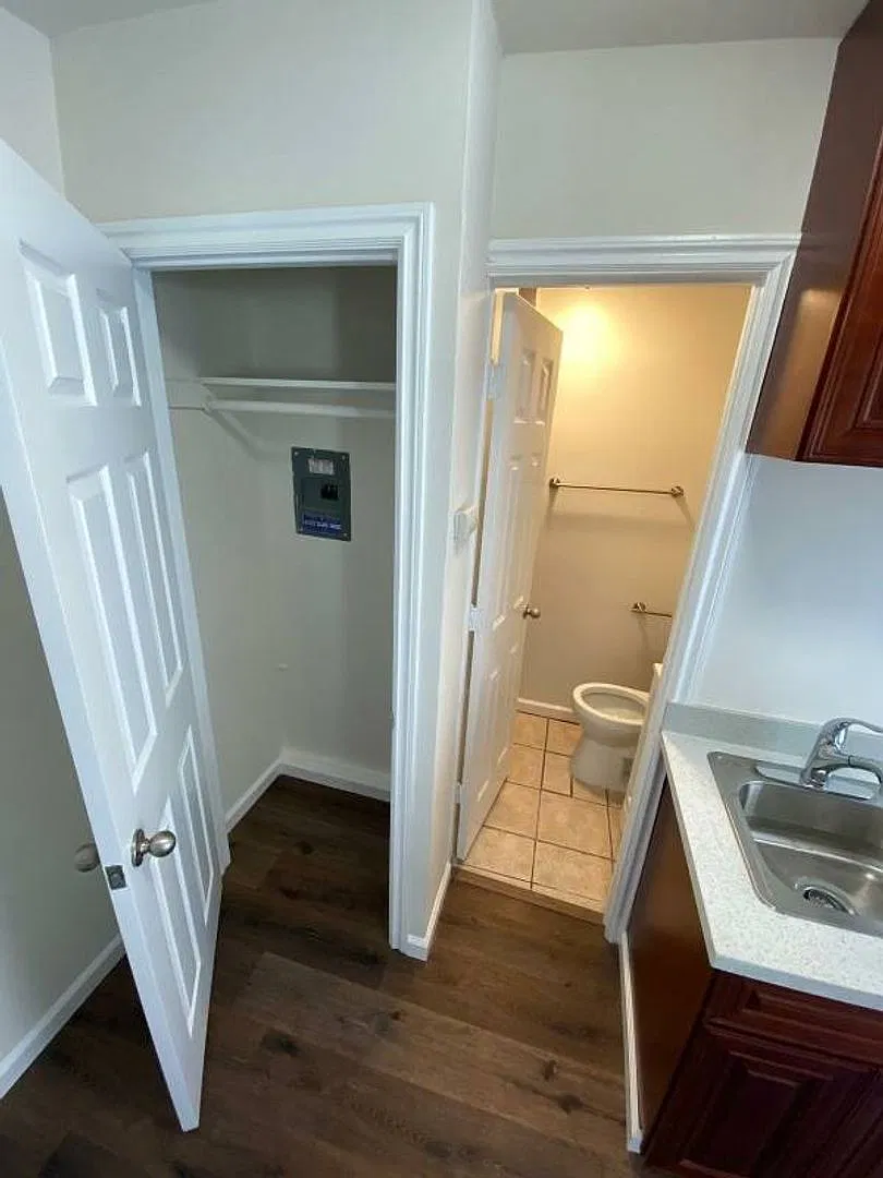 Nicely Remodeled Studio With Parking — Photo 3
