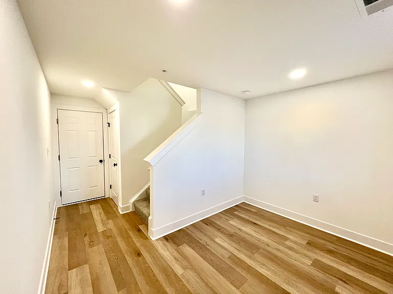 401 Cranford Way — Photo 21