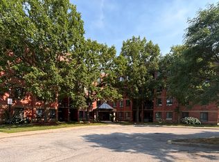 1371 Commissioners Rd W, London, ON N6K 4H8