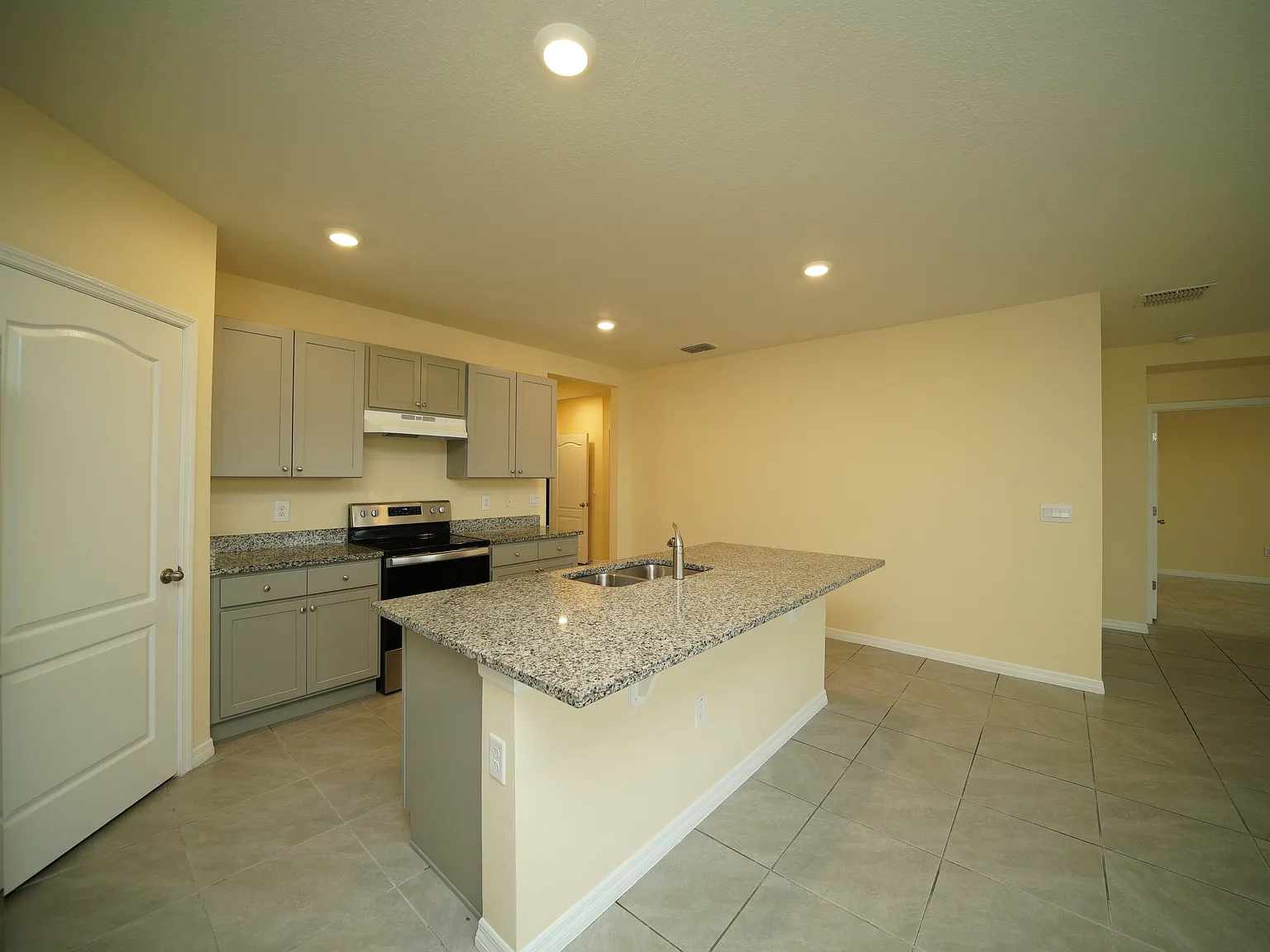 4325 Deleon St — Photo 4