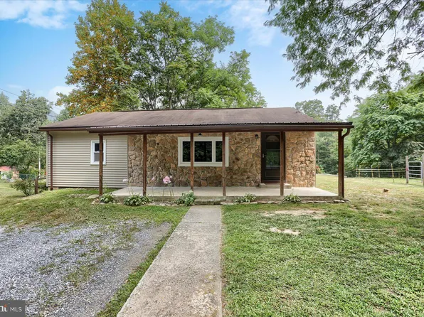 38 Pipeline Rd, Newville, PA 17241