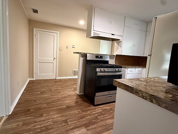 3rd image of 711 Saint Thomas Dr