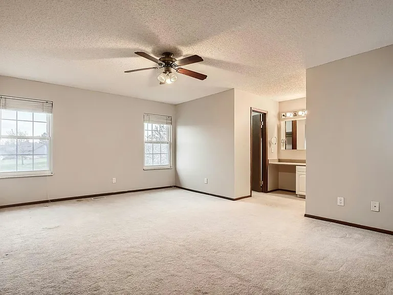2528 S Vaughn Way #D — Photo 18