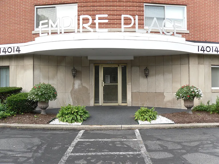 Empire Place — Photo 4