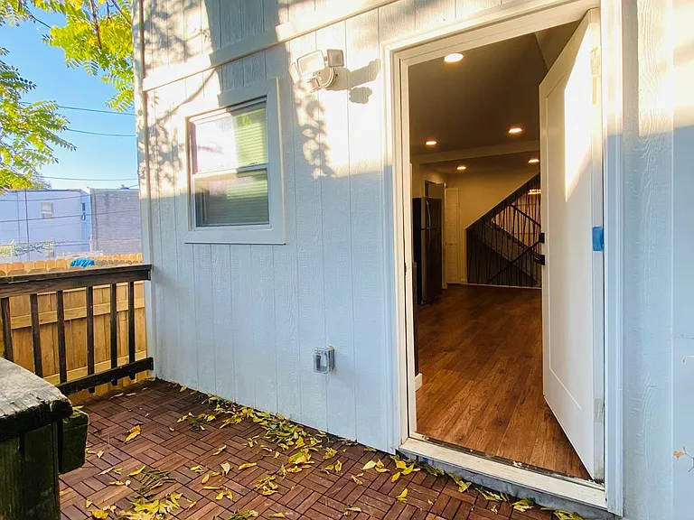 2727 Huntingdon Ave — Photo 10