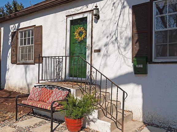 2nd image of 3423 Buchanan St NE