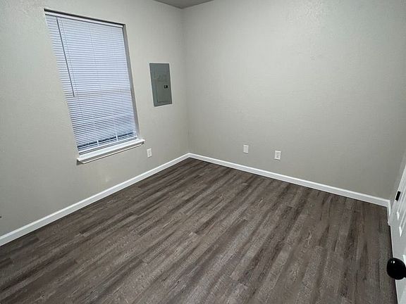 4th image of 323 S 12th St #11156726