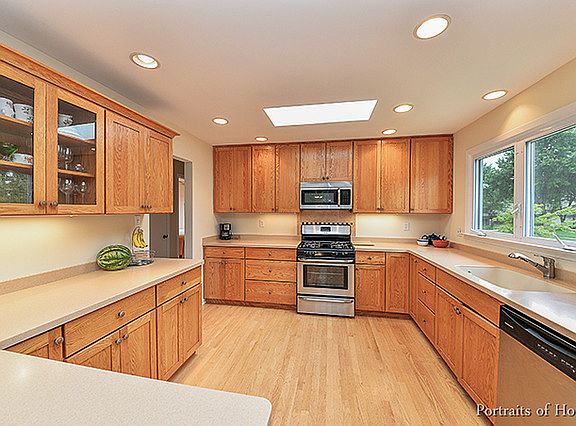 5th image of 1958 Brentwood Ln E