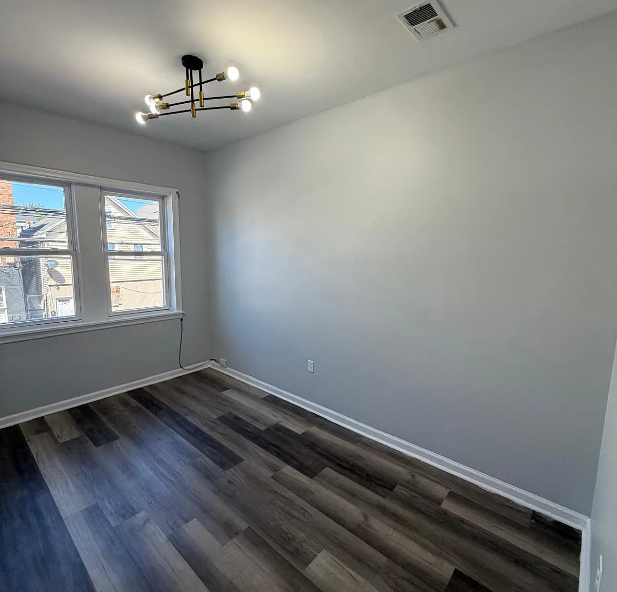 3 bed, 1200 sqft, $2,150 — Photo 3