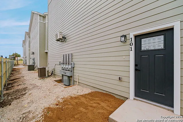 1303 Essex St #102 — Photo 26