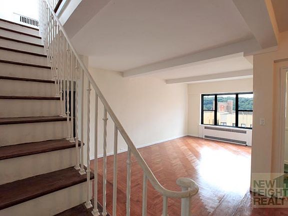 2nd image of 62 Park Ter W APT A89