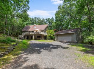 11 Ledgewood Rd, Canton, CT 06019