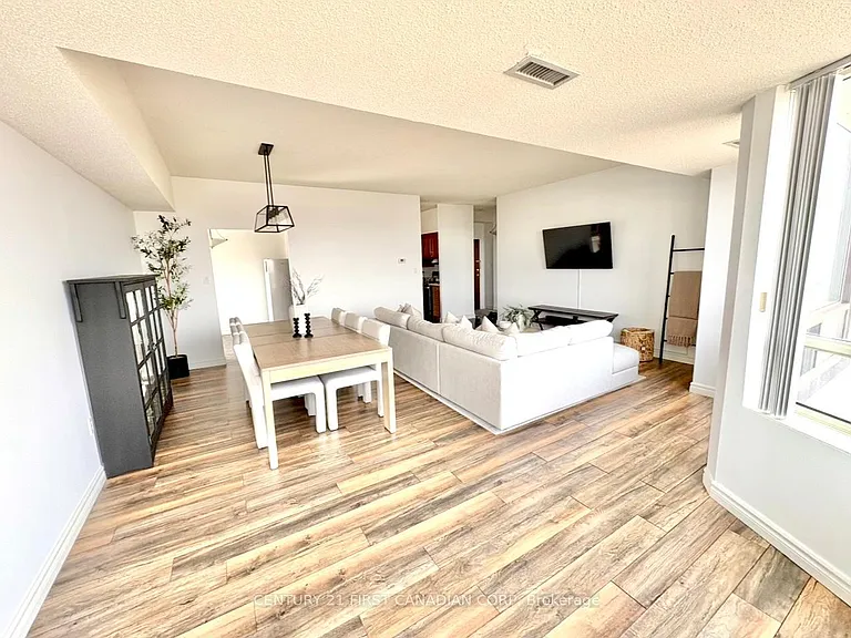 744 Wonderland Rd S #1206 — Photo 3