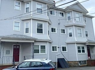 47 Davis St Floor 3, Fall River, MA 02720