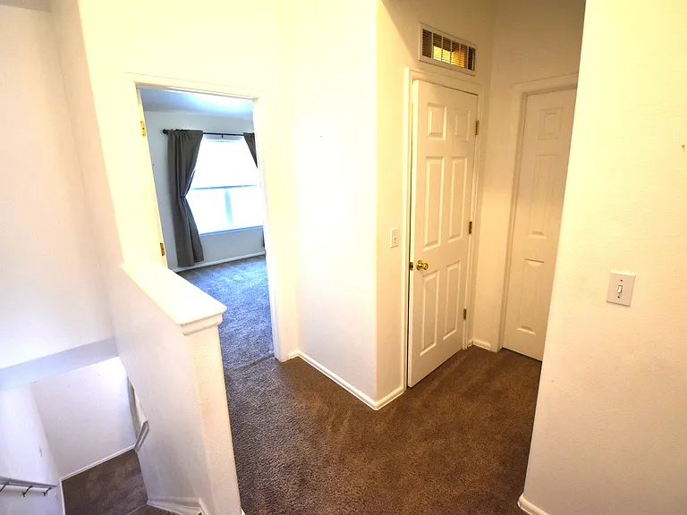 104 Vale St — Photo 30