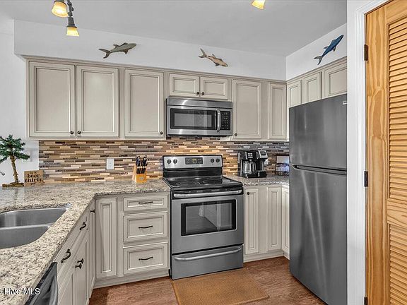 3rd image of 601 Canal Drive Unit 6