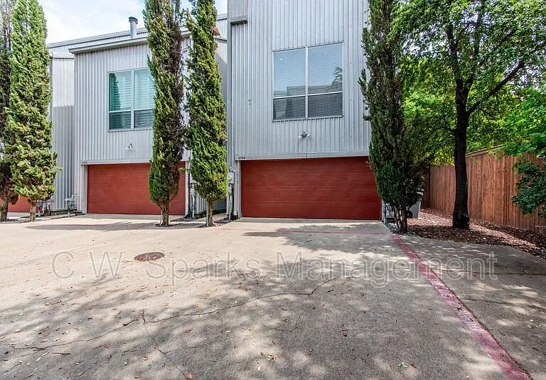 2724 Shelby Ave — Photo 2