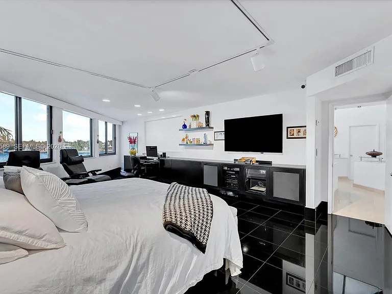 279 N Hibiscus Dr — Photo 39