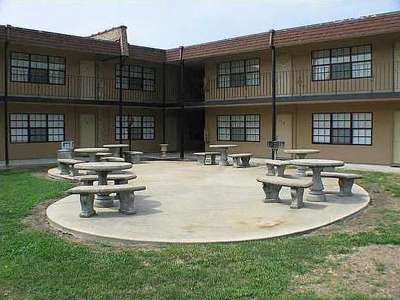 Also overlooks grilling area