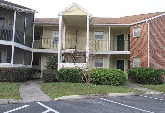 Meridian Apartments — Photo 13