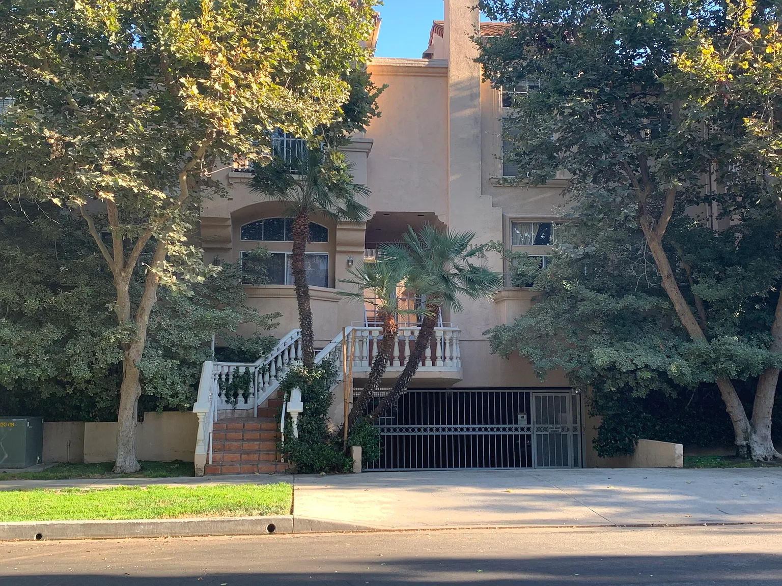 La Maida St, North Hollywood — Photo 1