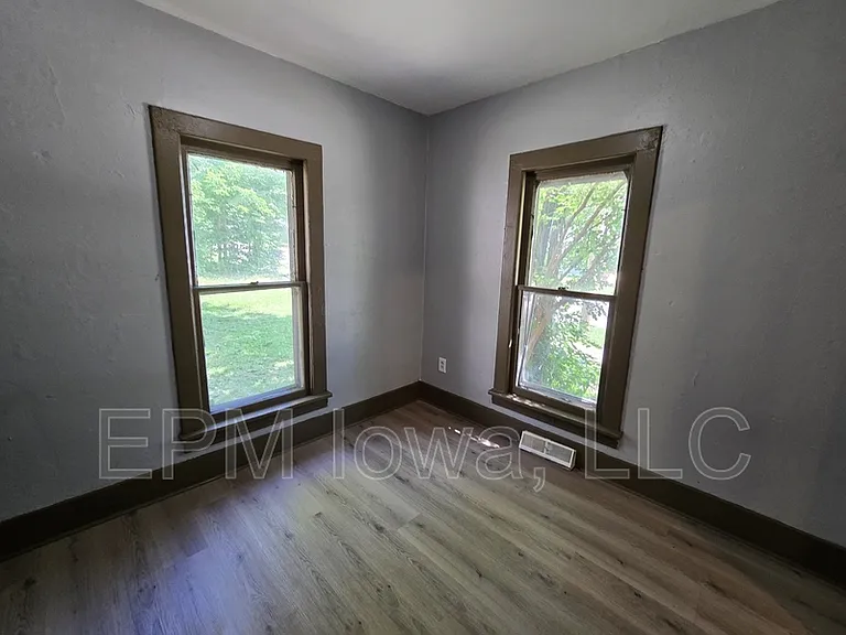 519 Adams St — Photo 14