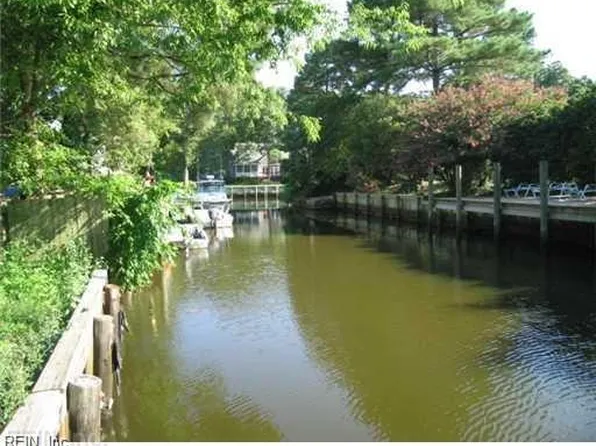 5609 Meer St, Virginia Beach, VA 23451