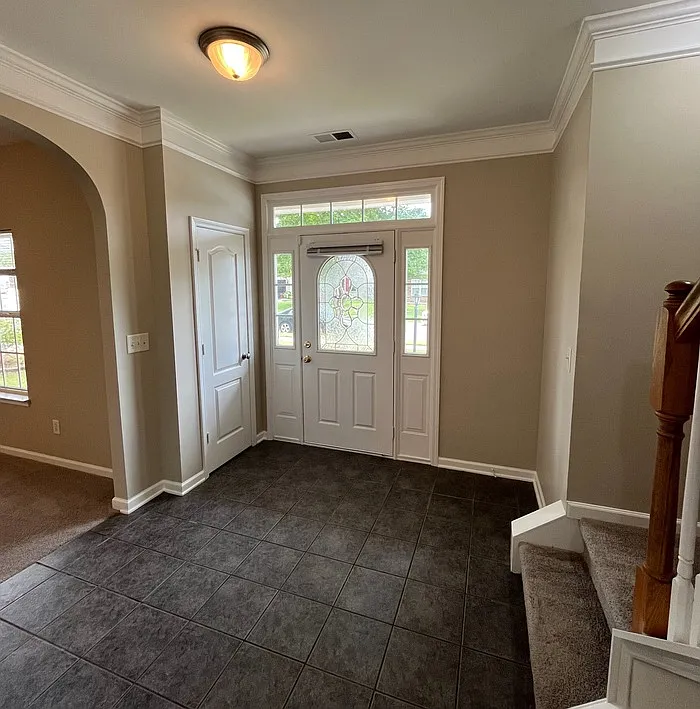 4 bed, 2.5 bath, 2806 sqft, $2,495 — Photo 3