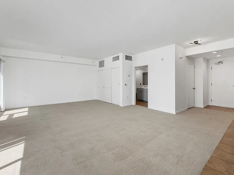 550 15th St #401 — Photo 27
