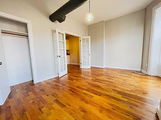 2nd image of 560A Quincy St #3