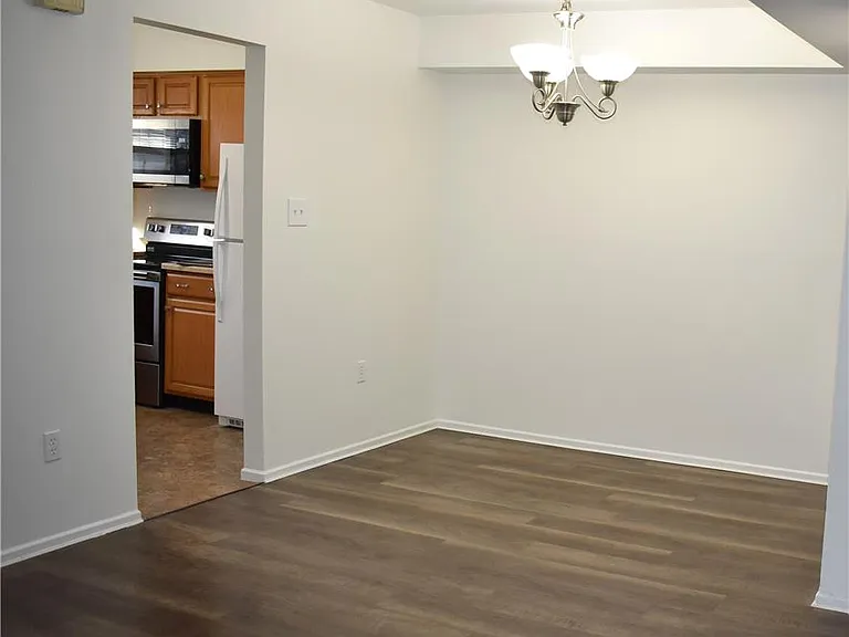1604 Shenandoah Ct — Photo 4